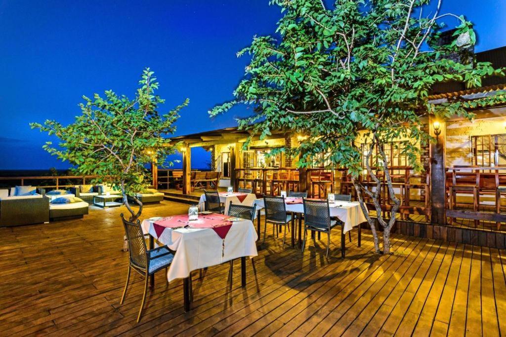 Etosha Safari Lodge, Etosha National Park, Namibia Outjo Extérieur photo